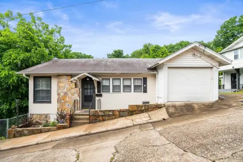 Remodeled Duplex in Downtown Hot Springs