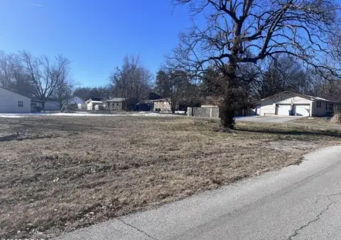 Corner Lot in Carthage, MO