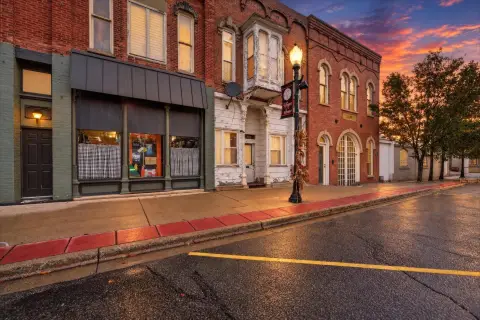 Mixed-Use Building with Apartment