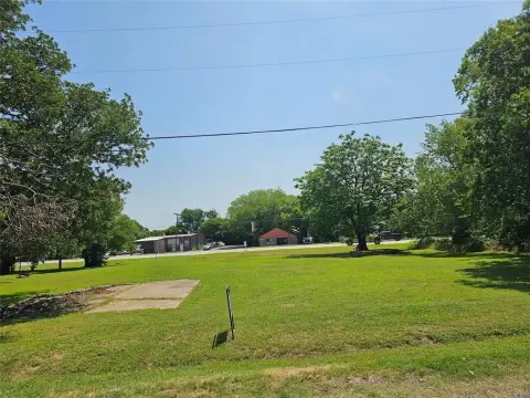 Commercial Land in Ennis, Texas