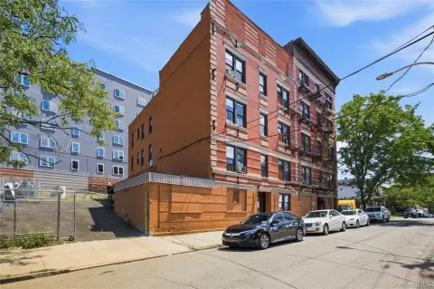 18-Unit Attached Apartment Buildings