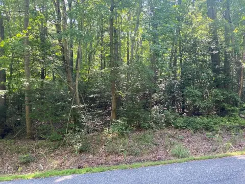 Residential Lot in Waterfront Community