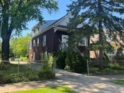 Nonconforming Bungalow Duplex