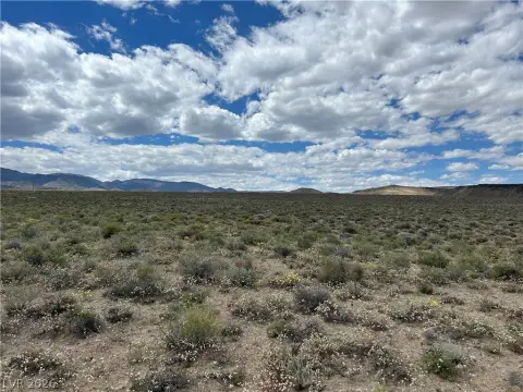 Level Cul-de-Sac Land Parcel
