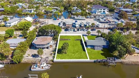 Waterfront Lot in Growing Naples