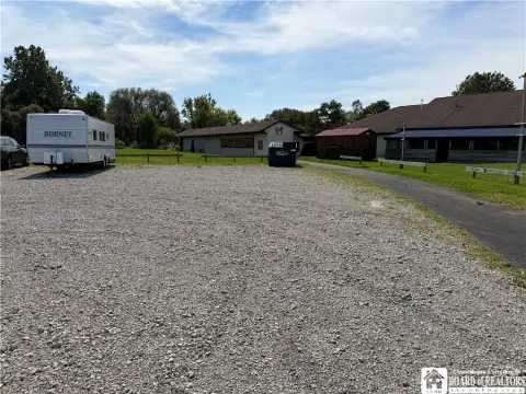 Restaurant Property with Extensive Grounds