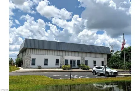 Warehouse Property at Signalized Intersection