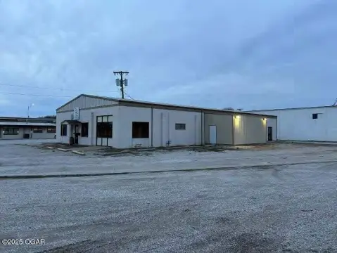Functional Commercial Building in Monett
