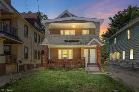 Triplex with Detached Rear House