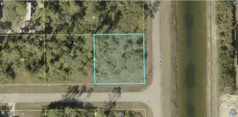 Residential Lot in Alva, FL