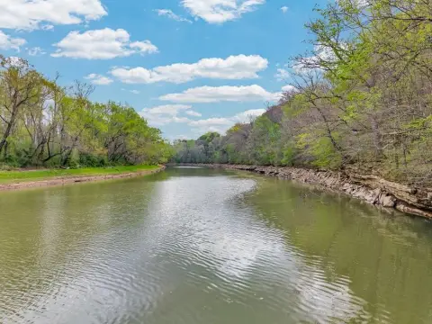 Dockable Riverfront Land