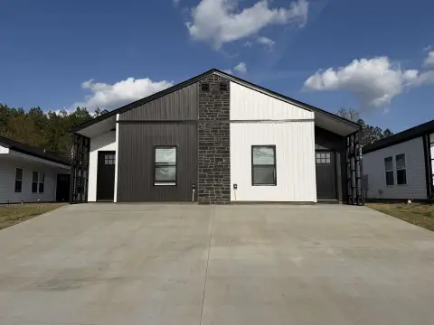 Newer Duplex in Growing Inman