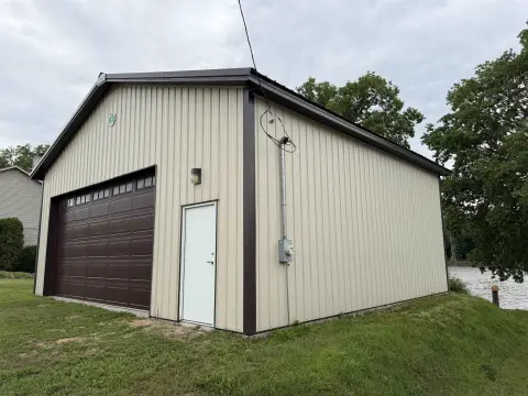 Riverfront Lot with Pull-Through Building