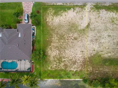 Waterfront Lot in Cape Coral