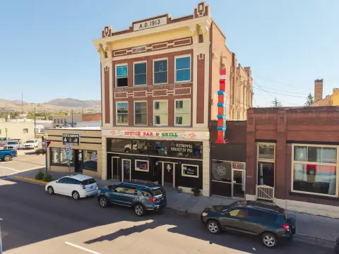 Bar and Restaurant Building