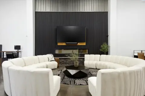 Flex Property with Climate-Controlled Bay