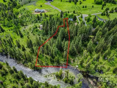 1.85 Acres in Comfort Woods