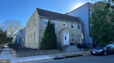 Four-Unit Colonial Apartment Building