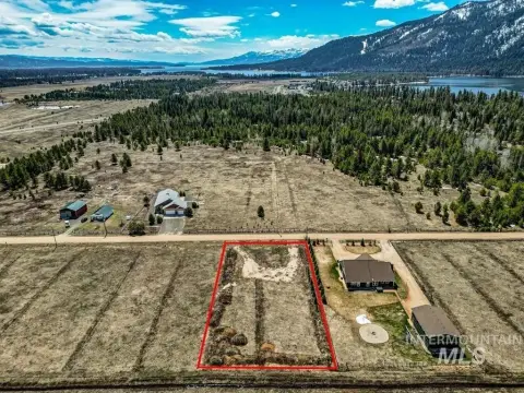 Level Building Lot Near Lake