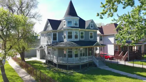 Victorian Multifamily Residence in Chicago