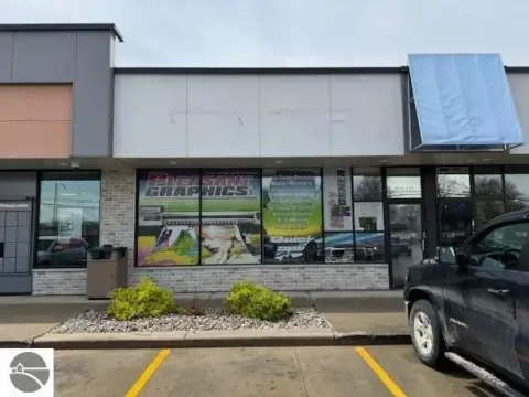 Retail Space in Stadium Mall