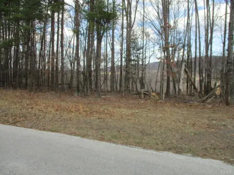 Residential Land in Madison Heights