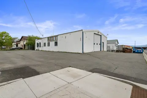 Fenced-Yard Flex Space