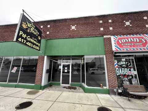 Downtown Joplin Storefront with Income
