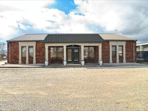 Versatile Commercial Property in Carthage