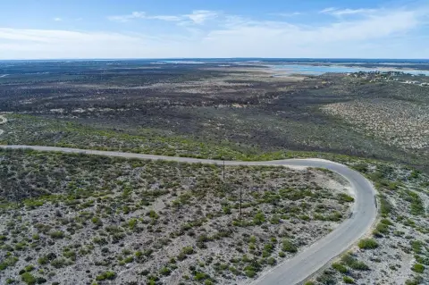 Del Rio Acreage with Lake Views