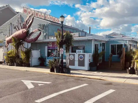 Iconic Restaurant and Entertainment Destination