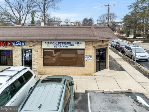Versatile Commercial Space in Springfield