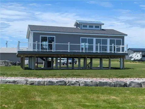Waterfront Parcel with Pier-On-Slab Home