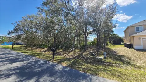 Residential Lot in Poinciana