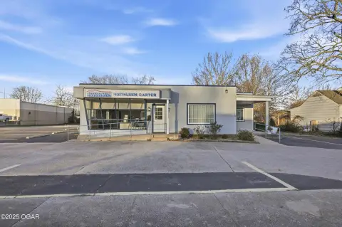 Versatile Commercial Property in Carthage