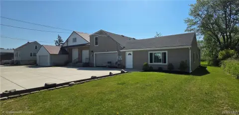 Updated Duplex in West Seneca