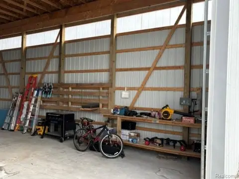 Pole Barn Warehouse with 14' Door