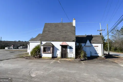 Charming Thomaston Commercial Building For Sale