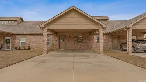 Duplex Townhome with Vaulted Ceilings