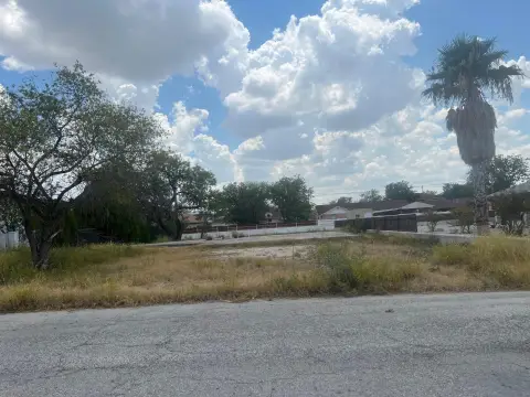 Residential Lot in Del Rio