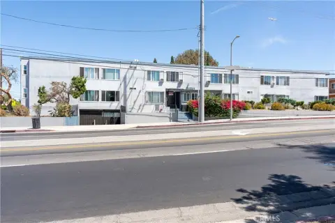 27-Unit Multifamily Property in North Hollywood