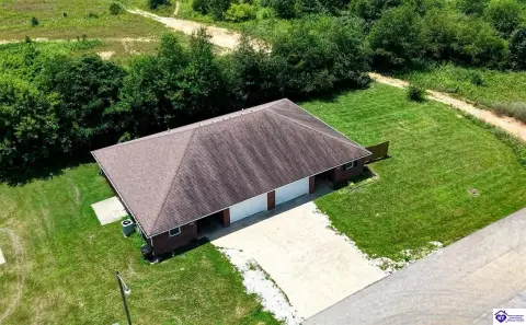 Duplex with Garage and 3BR/2BA