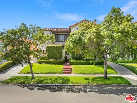 Spanish Triplex in Picfair Village