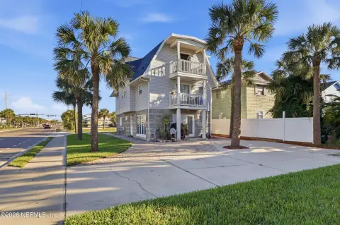 Mixed-Use Property with Townhouse Residence