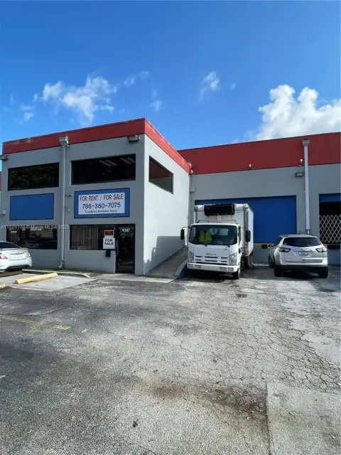Doral Industrial Warehouse with Freezer