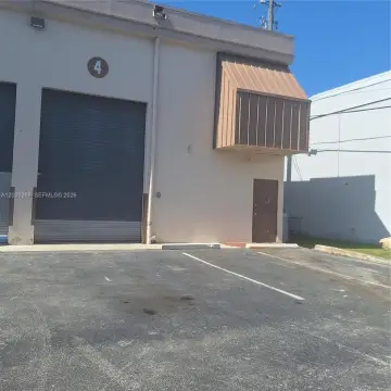 Corner Warehouse Unit For Rent