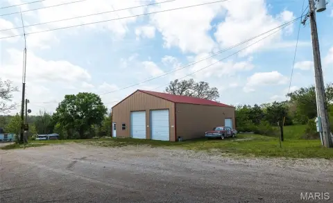 Equipped Shop on Unrestricted Acres