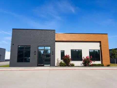 Flex Space With Conditioned Storage