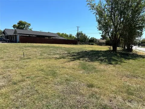 Oversized Corner Lot in Dallas