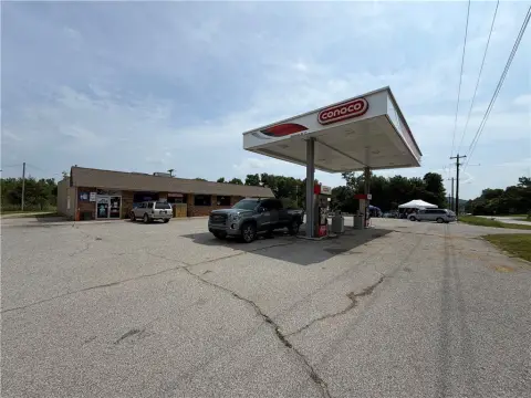 Conoco Fuel Station and Store